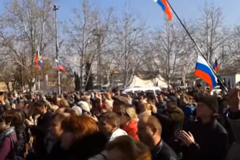 Жители России собирают деньги на монумент Путину